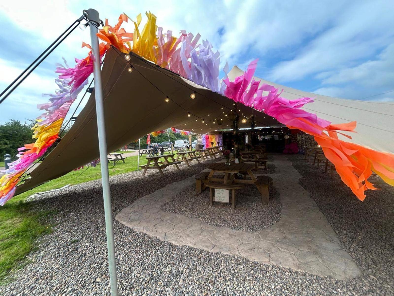 Arcadia Safari Tent In Private 5 Acre Field เร็กซ์แฮม ภายนอก รูปภาพ